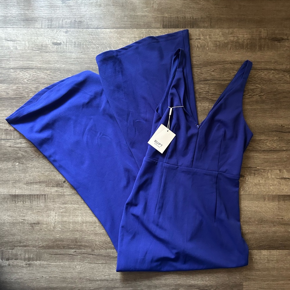 Womens V cut maxi dress